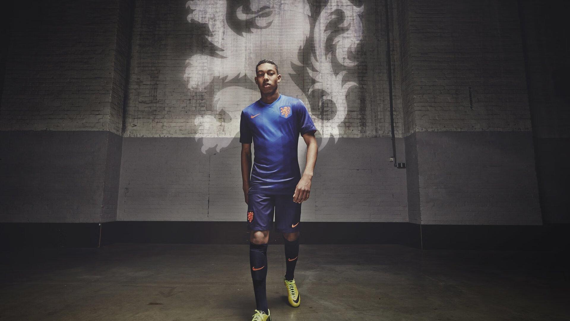 拉波尔塔出席巴萨传奇圣诞聚会 共话红蓝传承与未来愿景